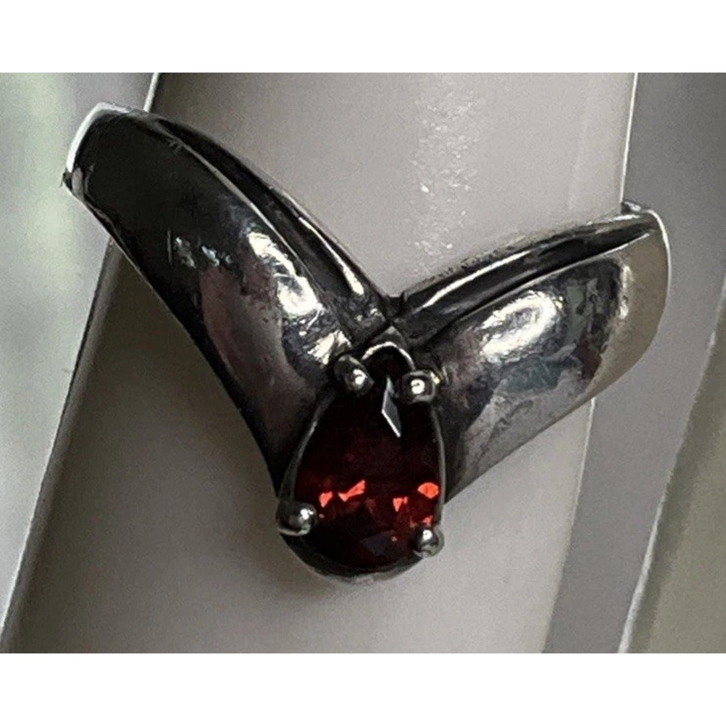 Retired James Avery Apogean Sterling Silver Red Garnet Teardrop Ring Size 5.5