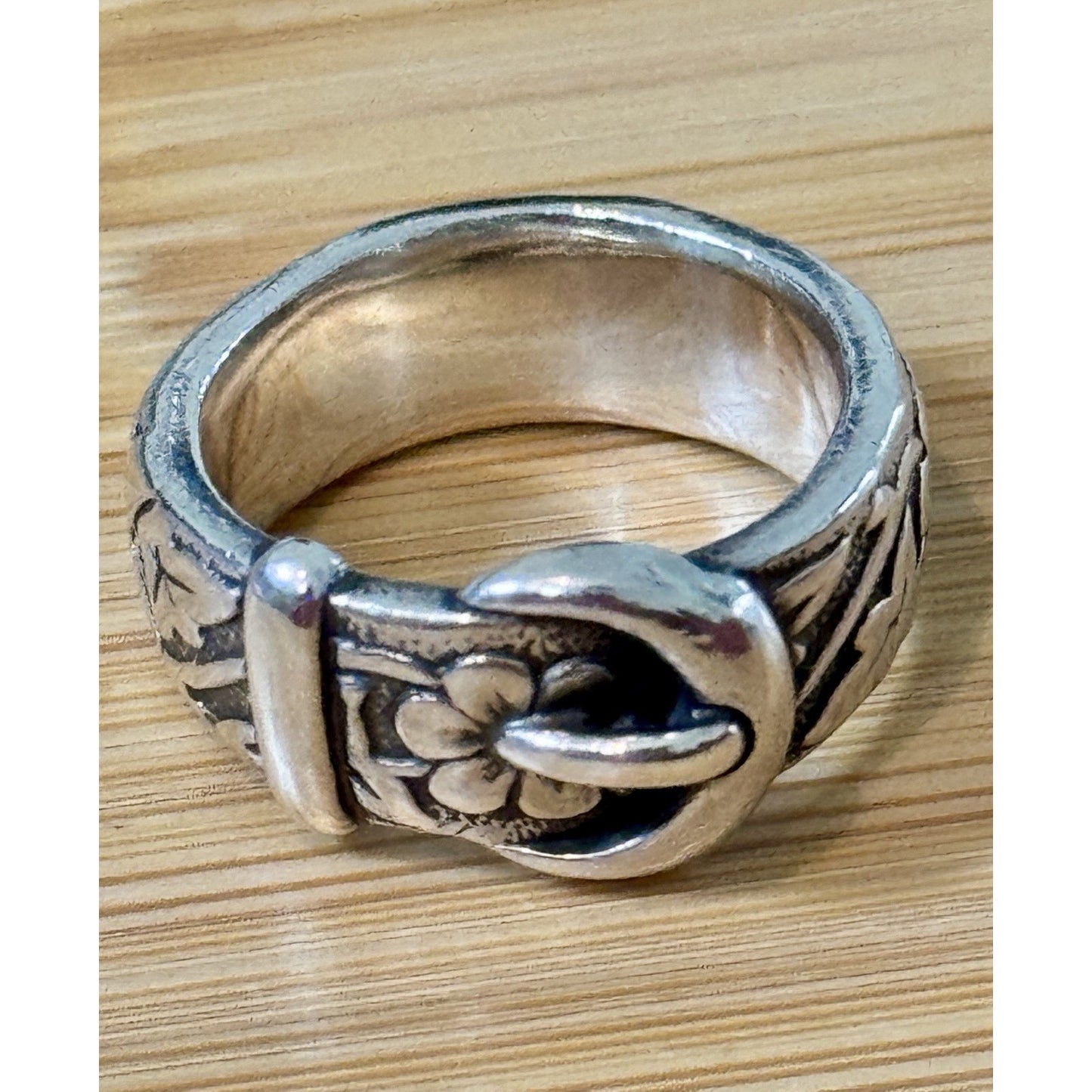 James Avery Retired Belt Buckle Floral Ring Sterling Silver Ring Size 6.5