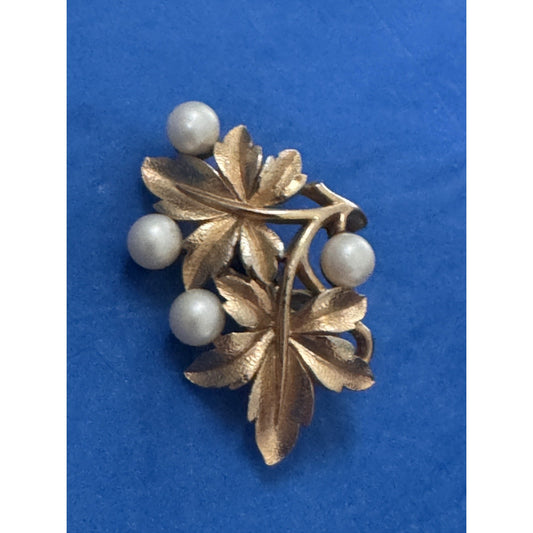 Vintage TRIFARI Gold Tone Faux Pearl Leaf Clip On SINGLE EARRING