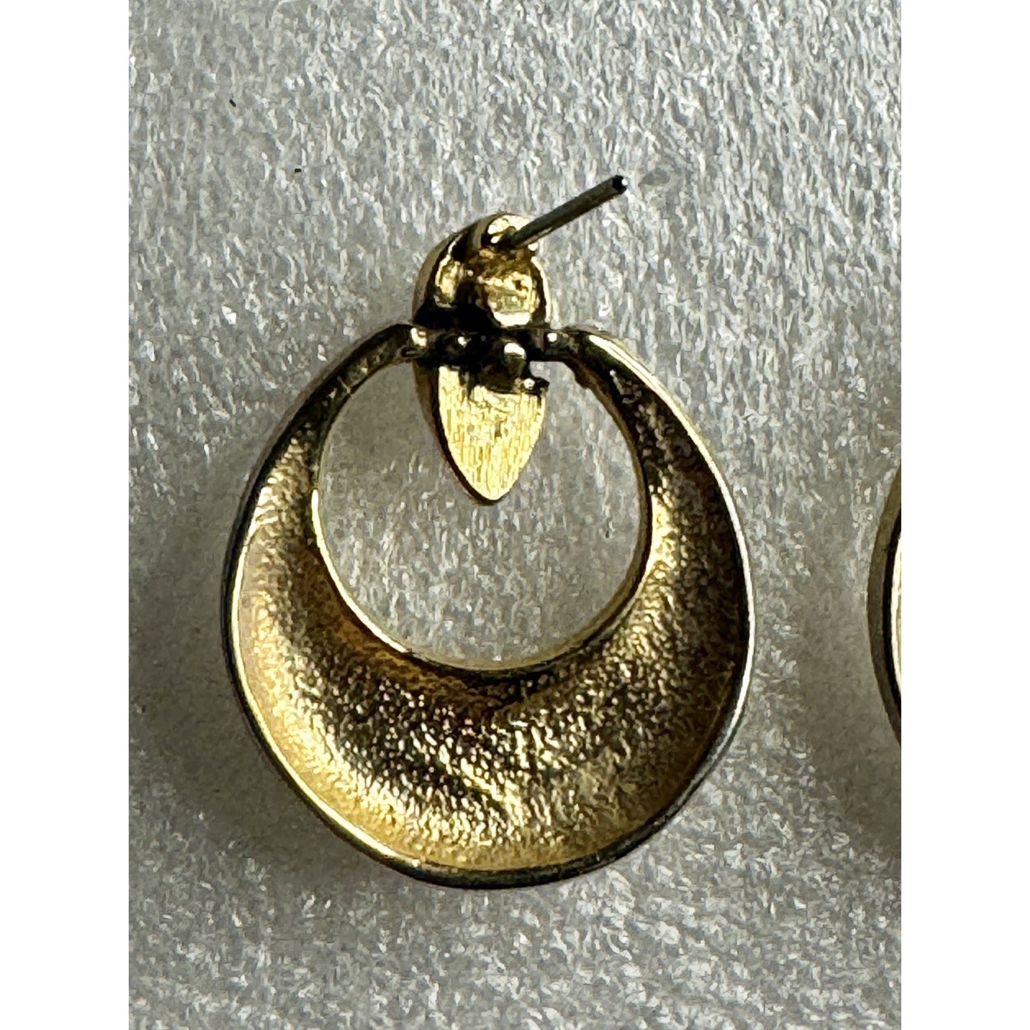 Vintage Gold Tone Cream Enamel Door Knocker Post Pierced Earrings 1” 80s - 90s