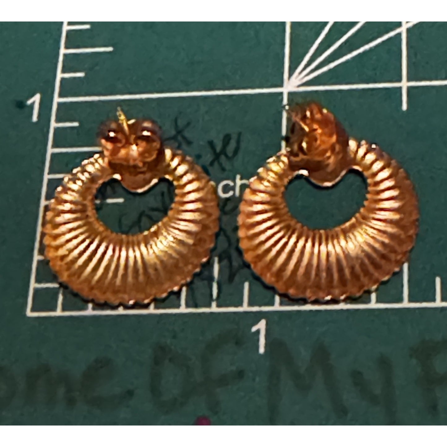 Vintage Simply Whispers RR Gold Tone Ribbed Hoop Door Knocker Pierced Earrings