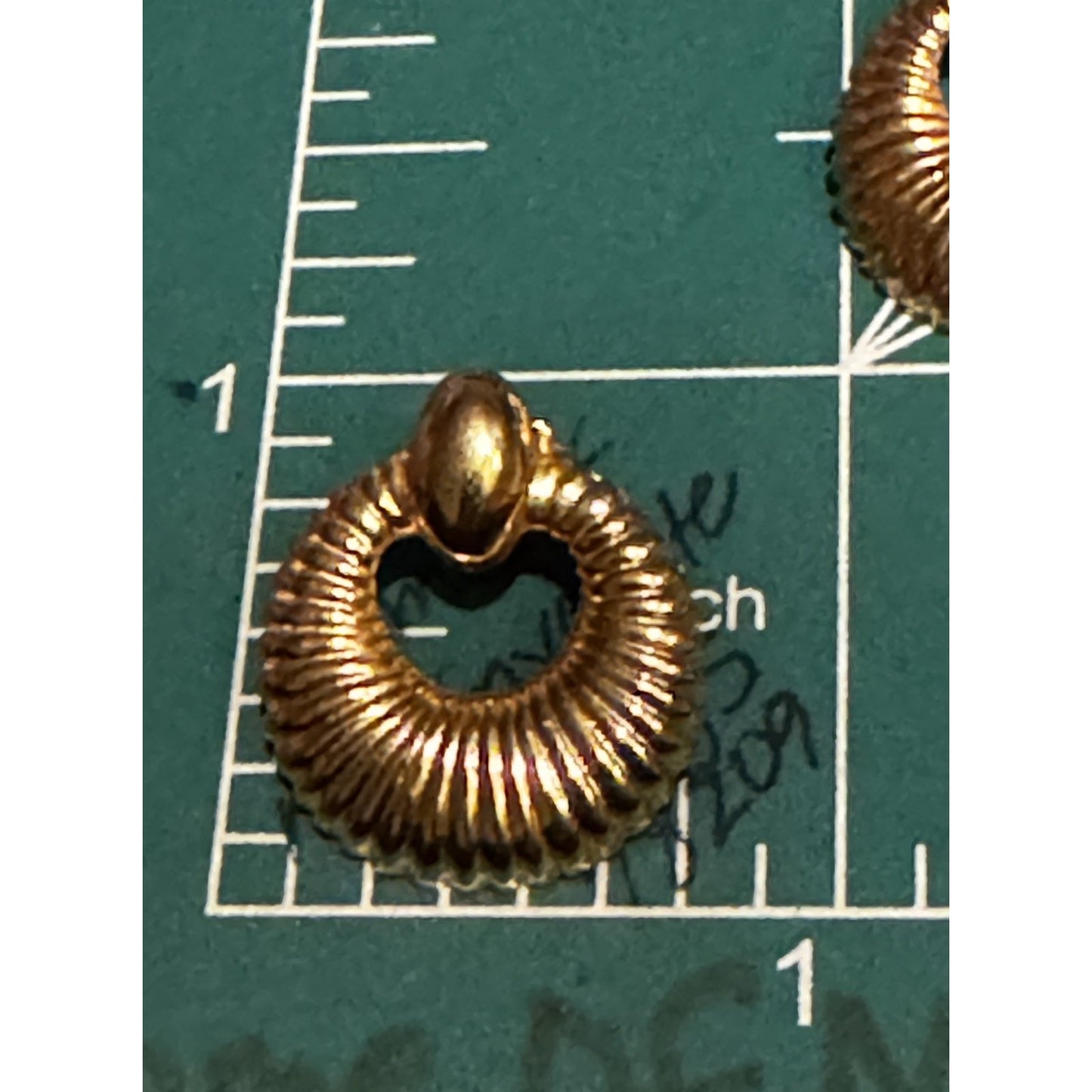 Vintage Simply Whispers RR Gold Tone Ribbed Hoop Door Knocker Pierced Earrings