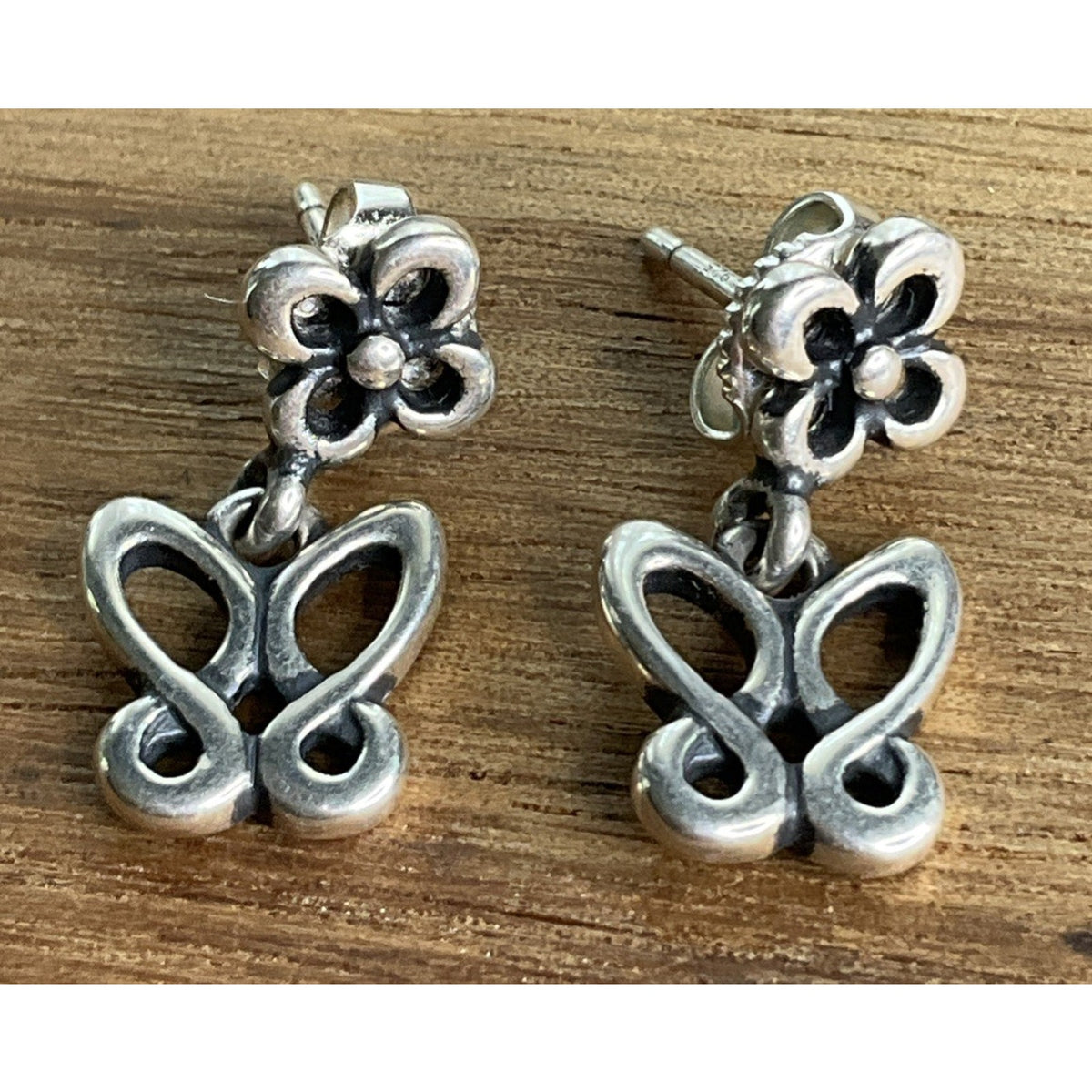 Brand New Retired James Avery Sterling Silver Butterfly And Flower Earrings