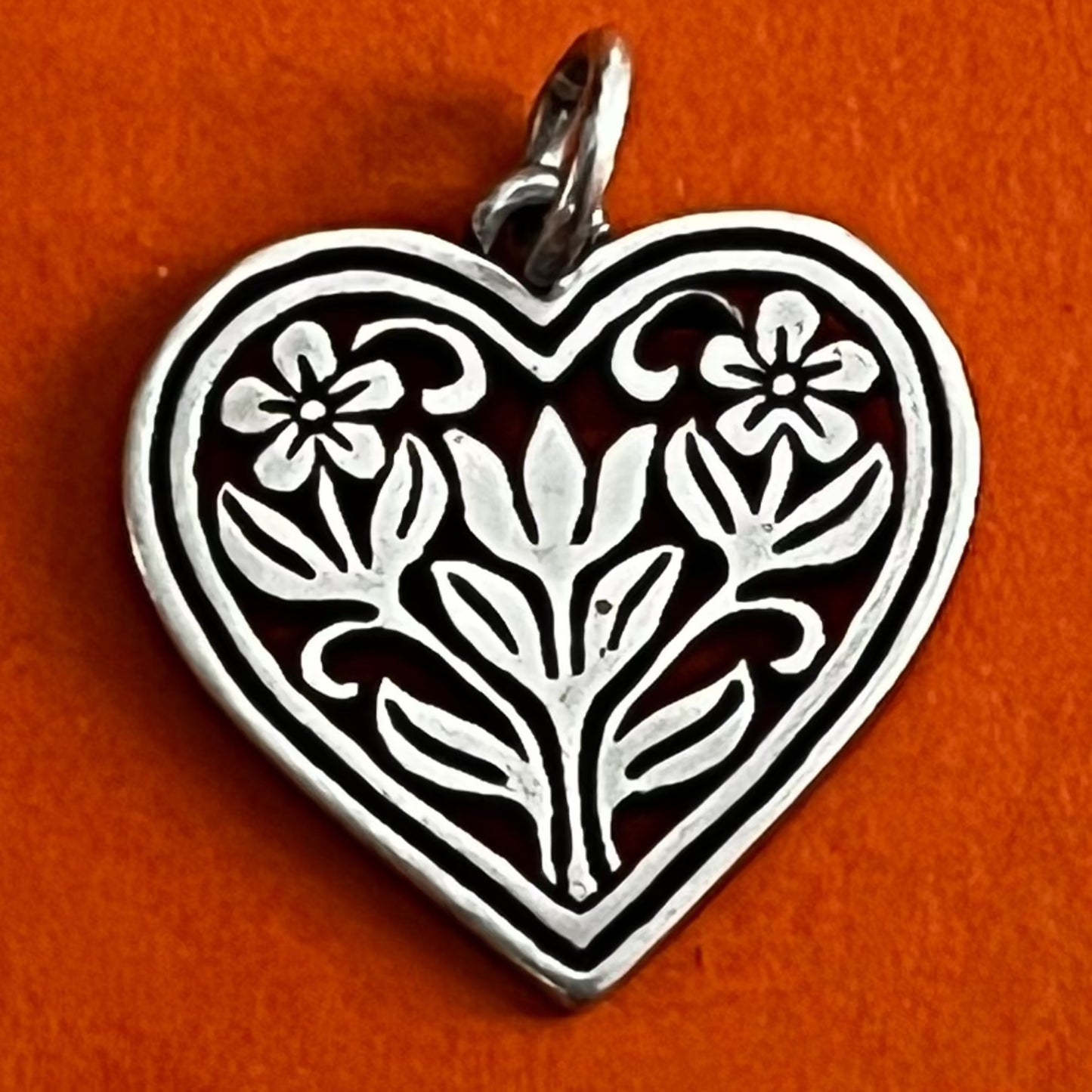 Pre-Owned James Avery Retired Sterling Silver Flower in Bloom Heart Pendant or Charm