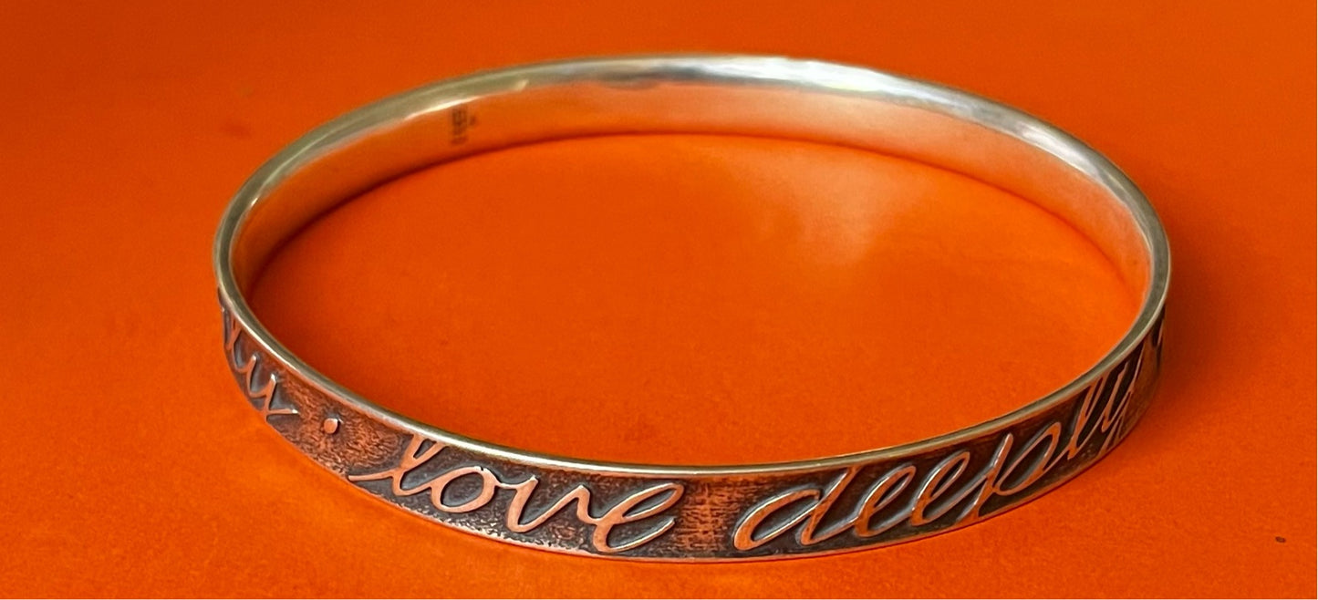 Pre-Owned Retired James Avery Sterling Silver Laugh Often Live Simply Love Deeply Bangle Bracelet