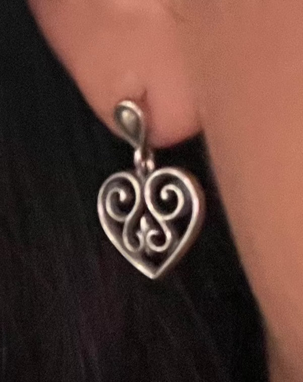 Pre-Owned James Avery Retired Sterling Silver Open Scroll Heart Earrings