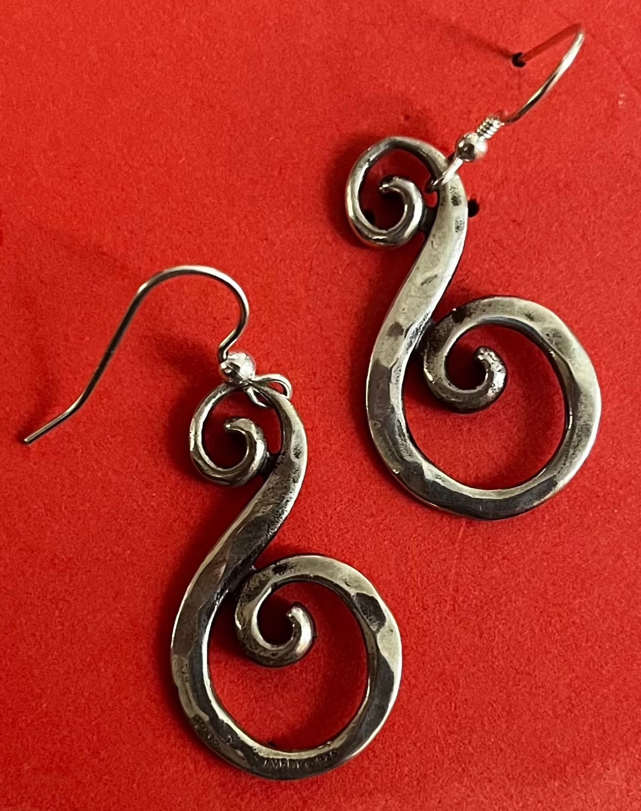 Pre-Owned James Avery Retired Sterling Silver Hammered Swirl Hook On Earrings