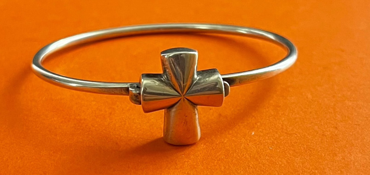 Pre-Owned James Avery Retired Sterling Silver St Teresa Cross Hook On Bracelet