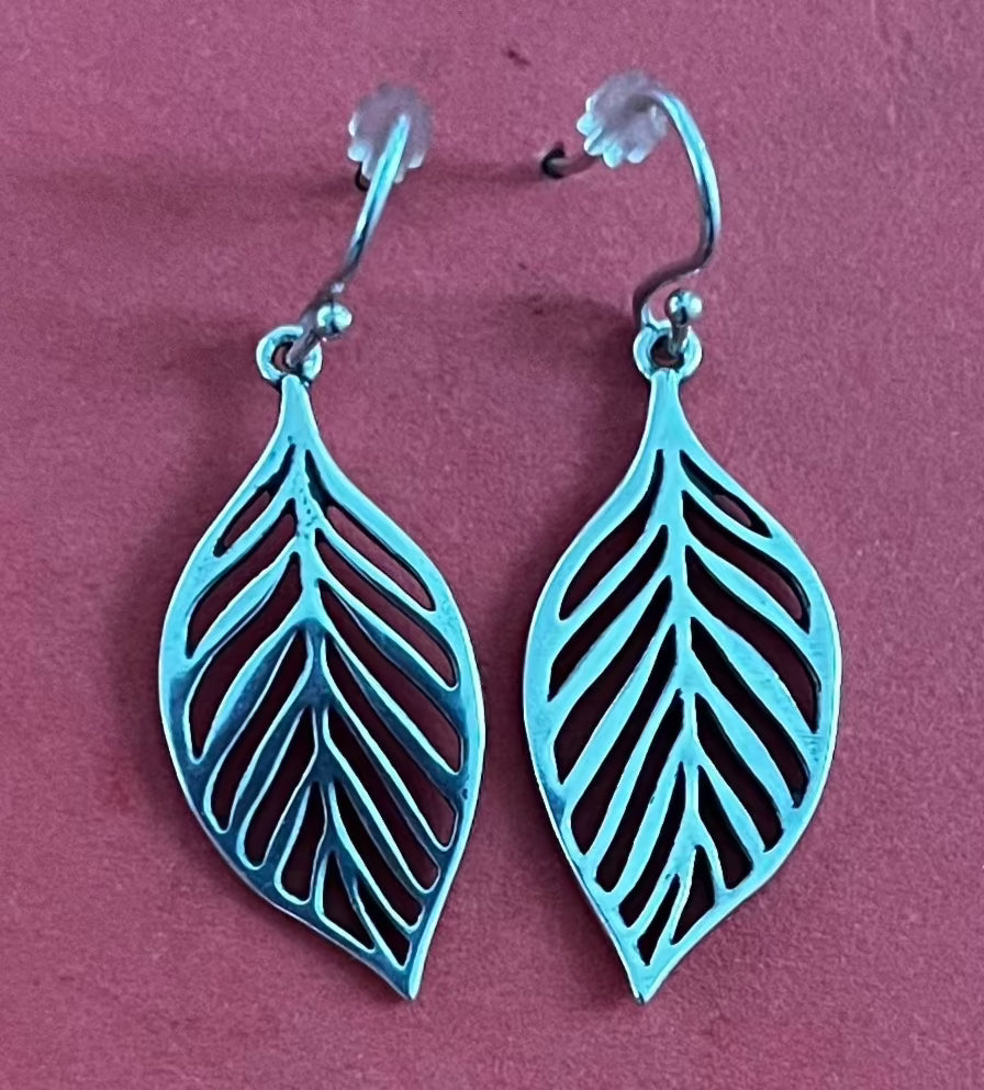 Pre-Owned James Avery Retired Sterling Silver Leaf Earrings