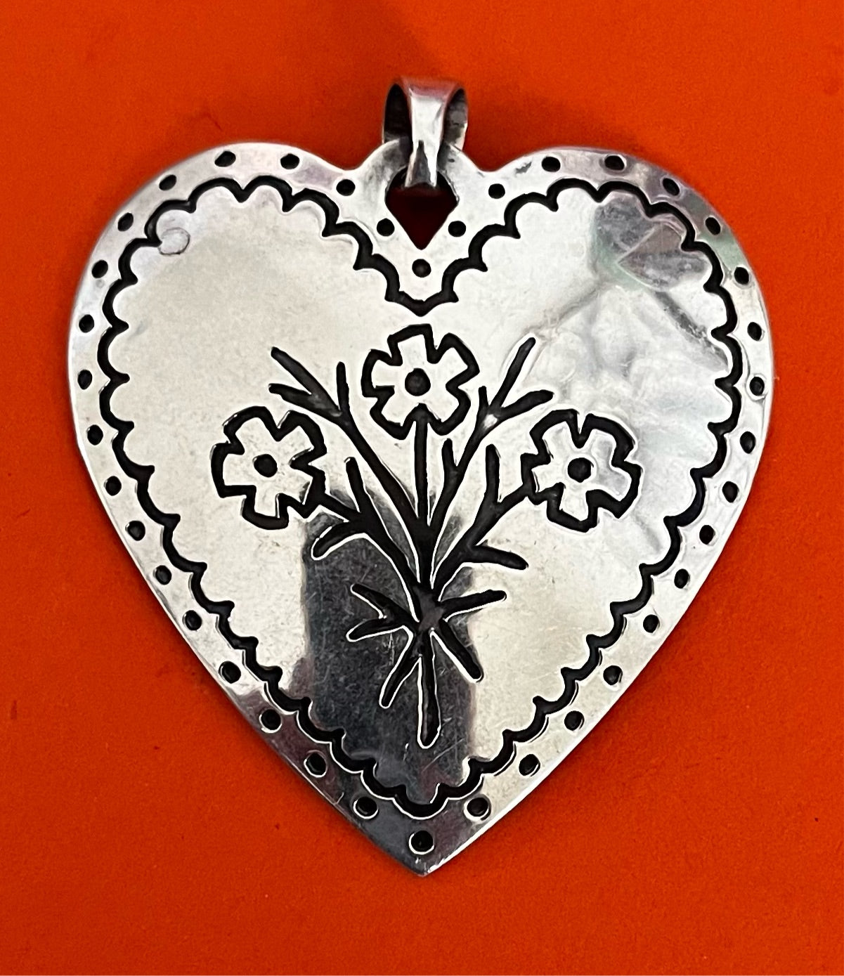 Pre-Owned Retired James Avery Silver Vintage Floral Heart Pendant