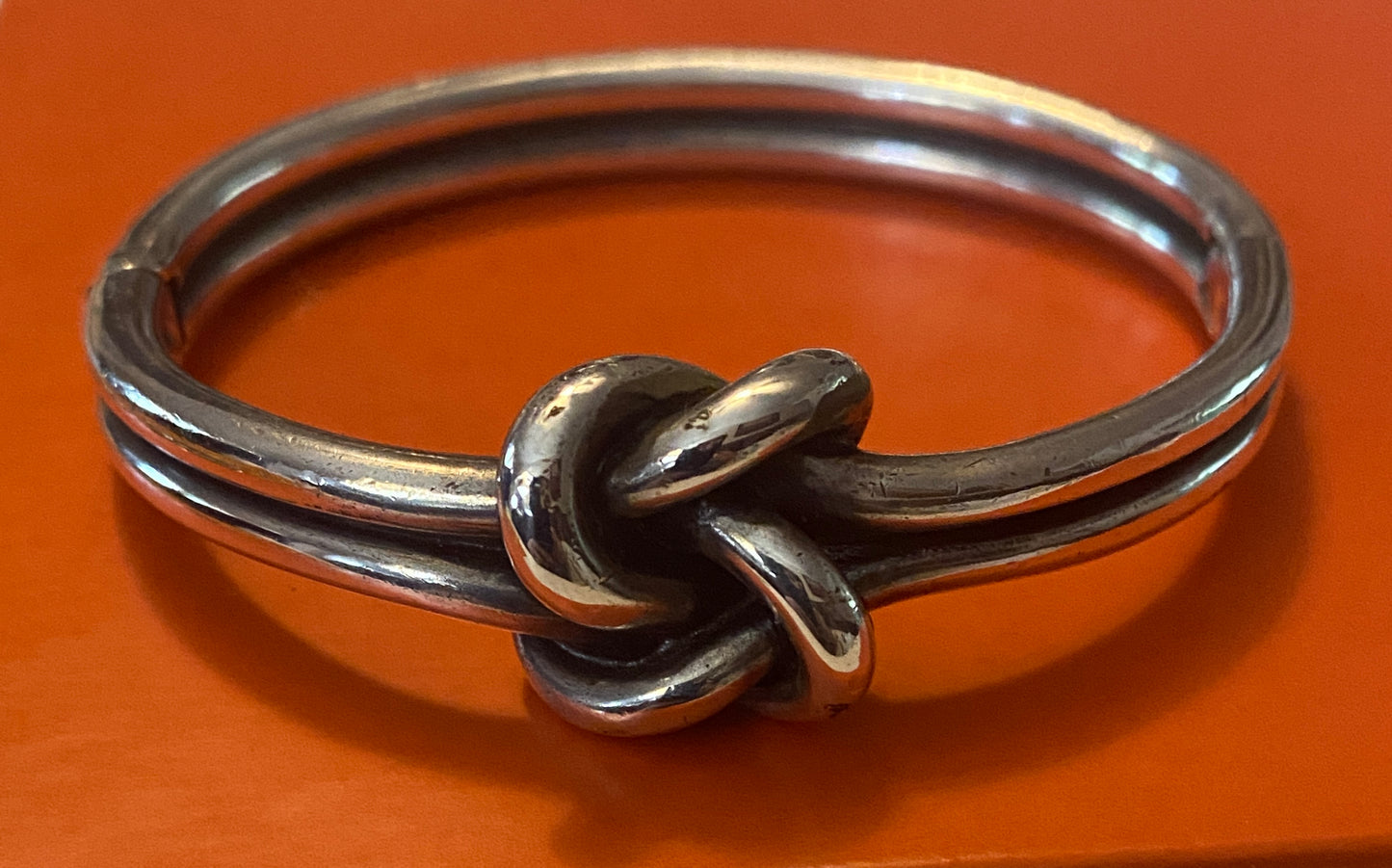 Pre-Owned James Avery Retired Bold Silver Lovers Knot Bangle Clasp Bracelet M