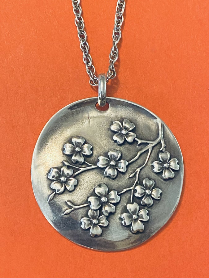 Pre-Owned James Avery Retired & HTF Silver Large Round Floral Pendant