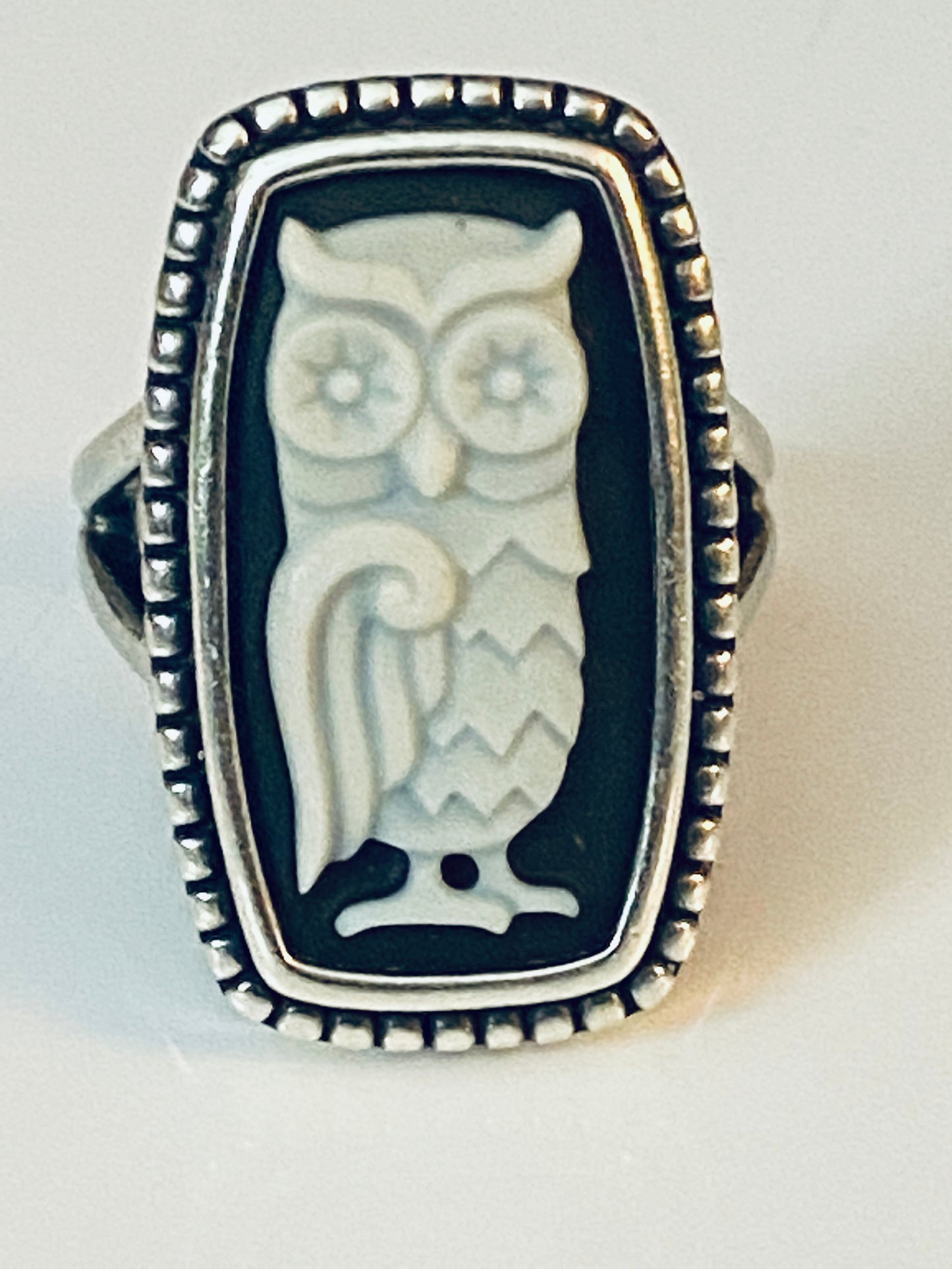 Pre-Owned Retired HTF Silver Cameo Agate Owl Ring Size 6.5