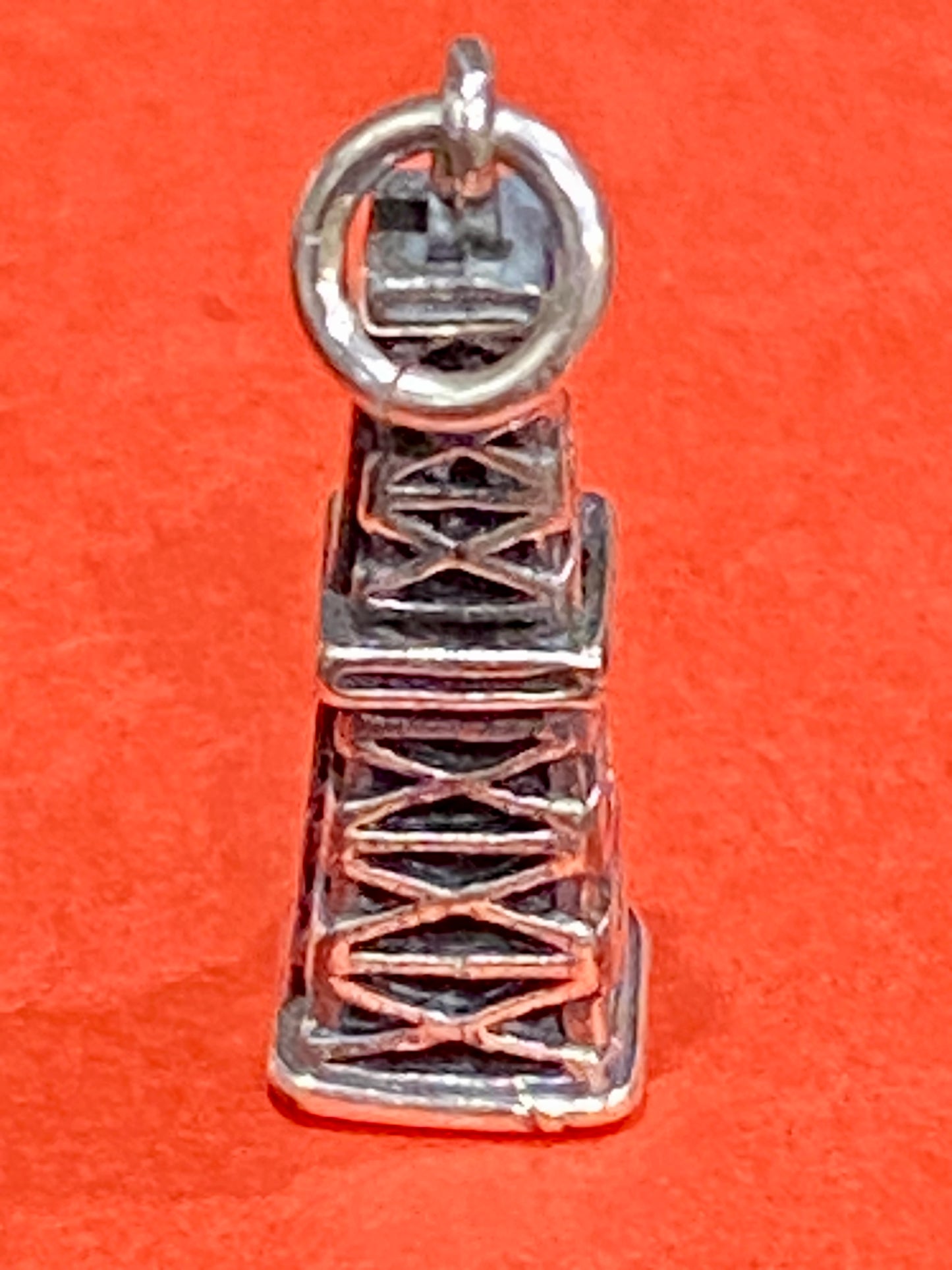 Pre-Owned James Avery Retired Silver Oil Derrick Charm