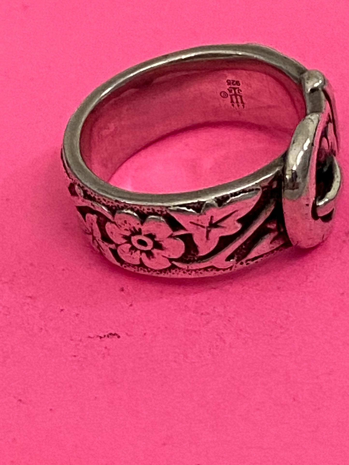 Pre-Owned James Avery Retired Silver Buckle Ring Size 7