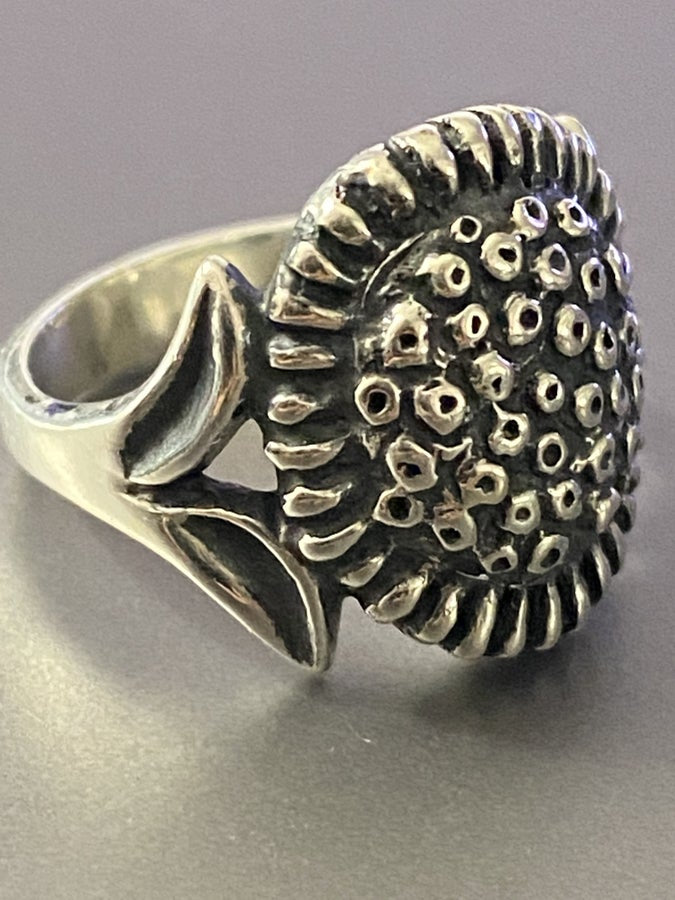 Pre-Owned James Avery Retired Silver Sunflower Size 8