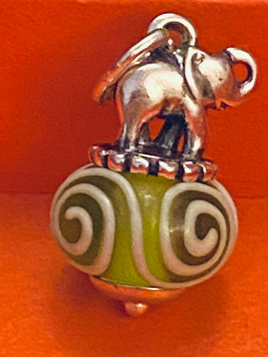 Pre-Owned James Avery Retired Glass Art Silver Elephant Finial Bead Charm