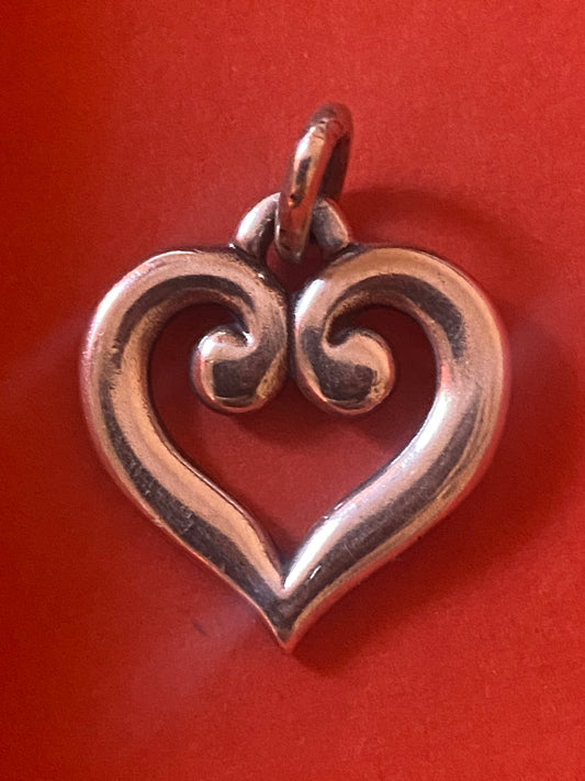 Pre Owned James Avery Retired Silver Scrolled Heart Charm