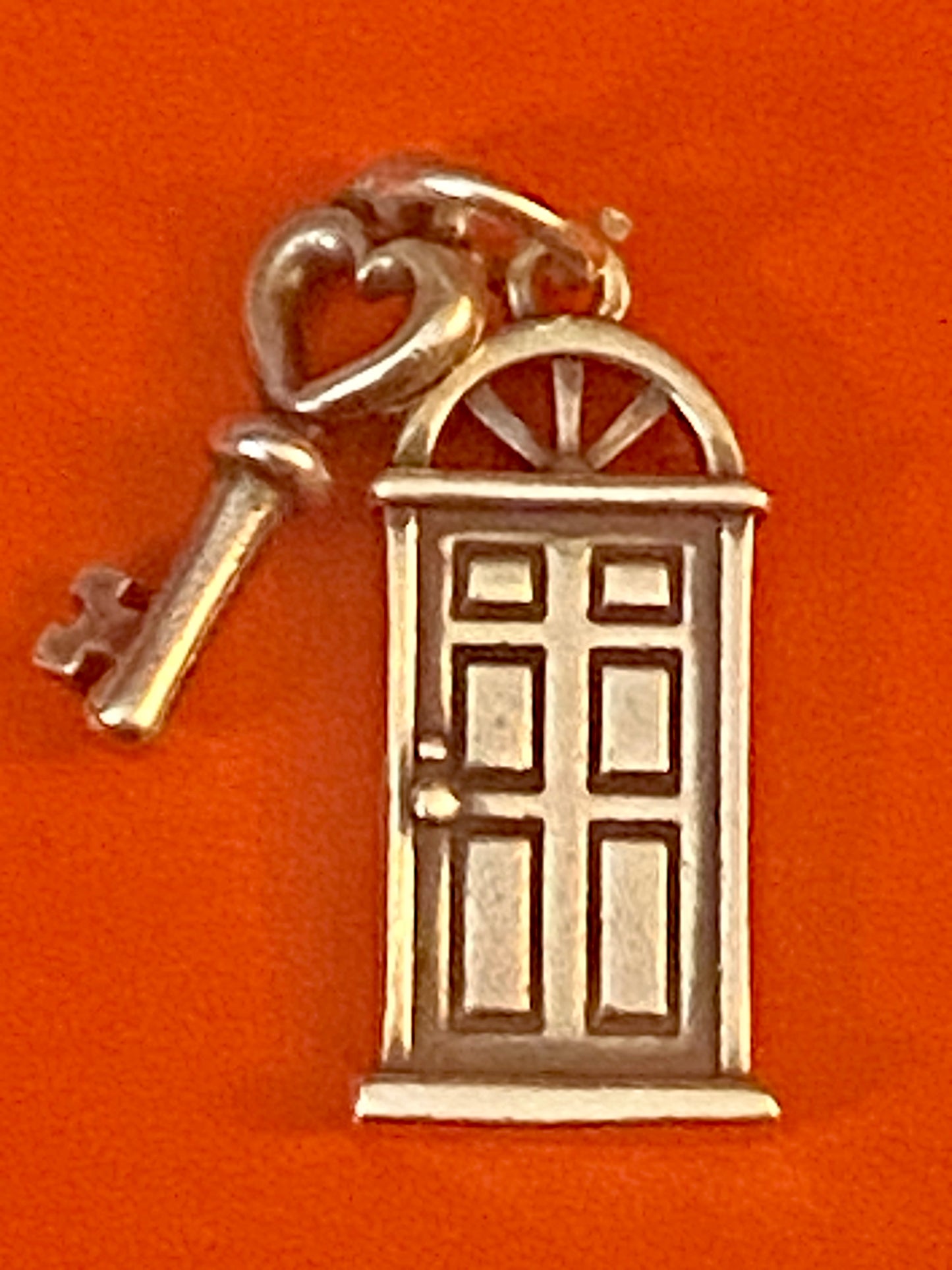 Pre-Owned James Avery Retired & HTF Silver WELCOME HOME Door and Key Charm