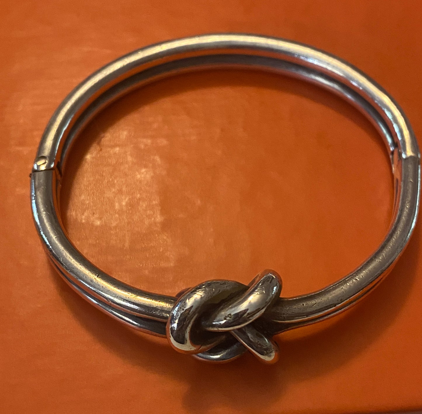 Pre-Owned James Avery Retired Bold Silver Lovers Knot Bangle Clasp Bracelet M