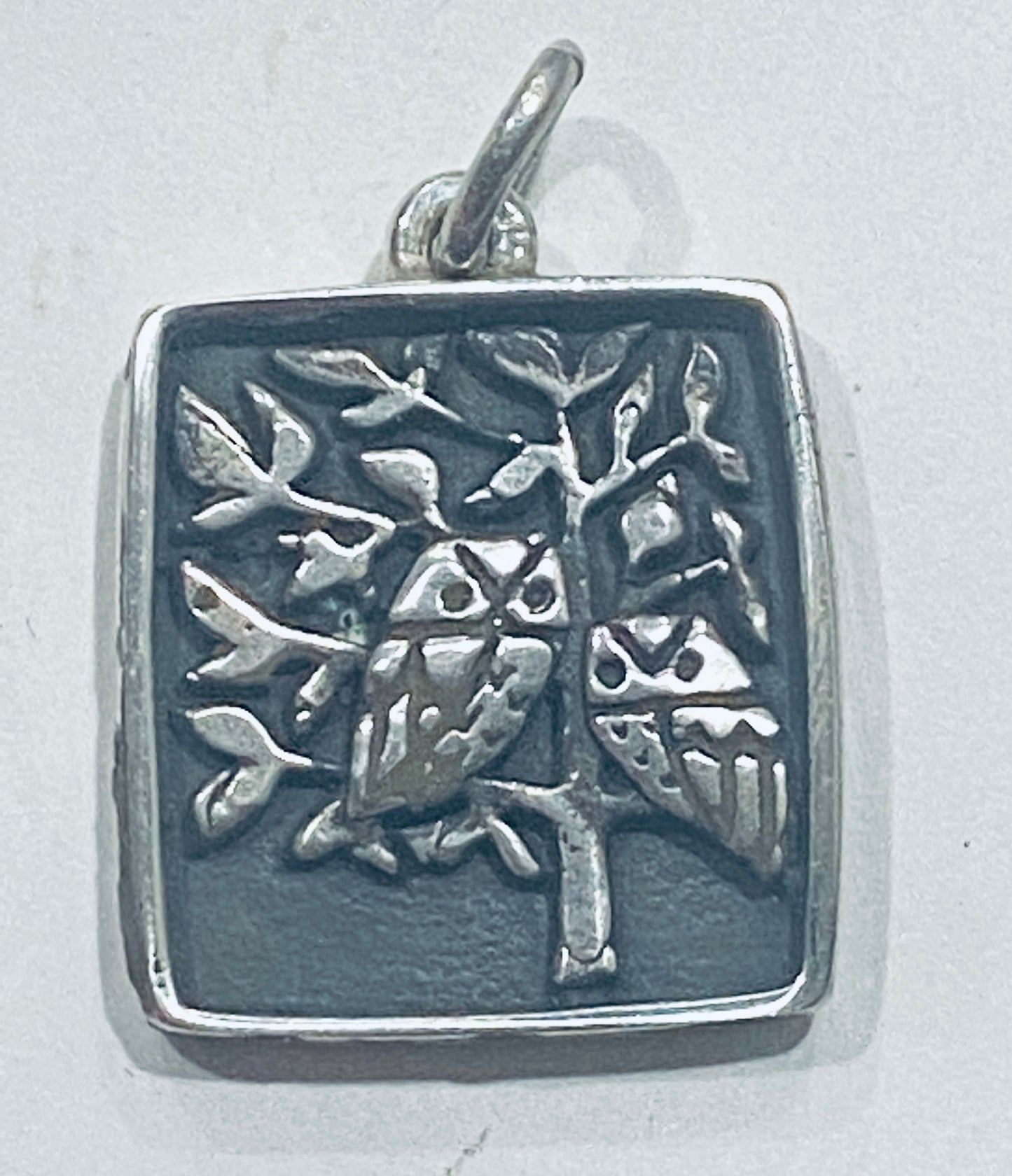 Pre-Owned Retired James Avery Silver Feathered Friends Charm