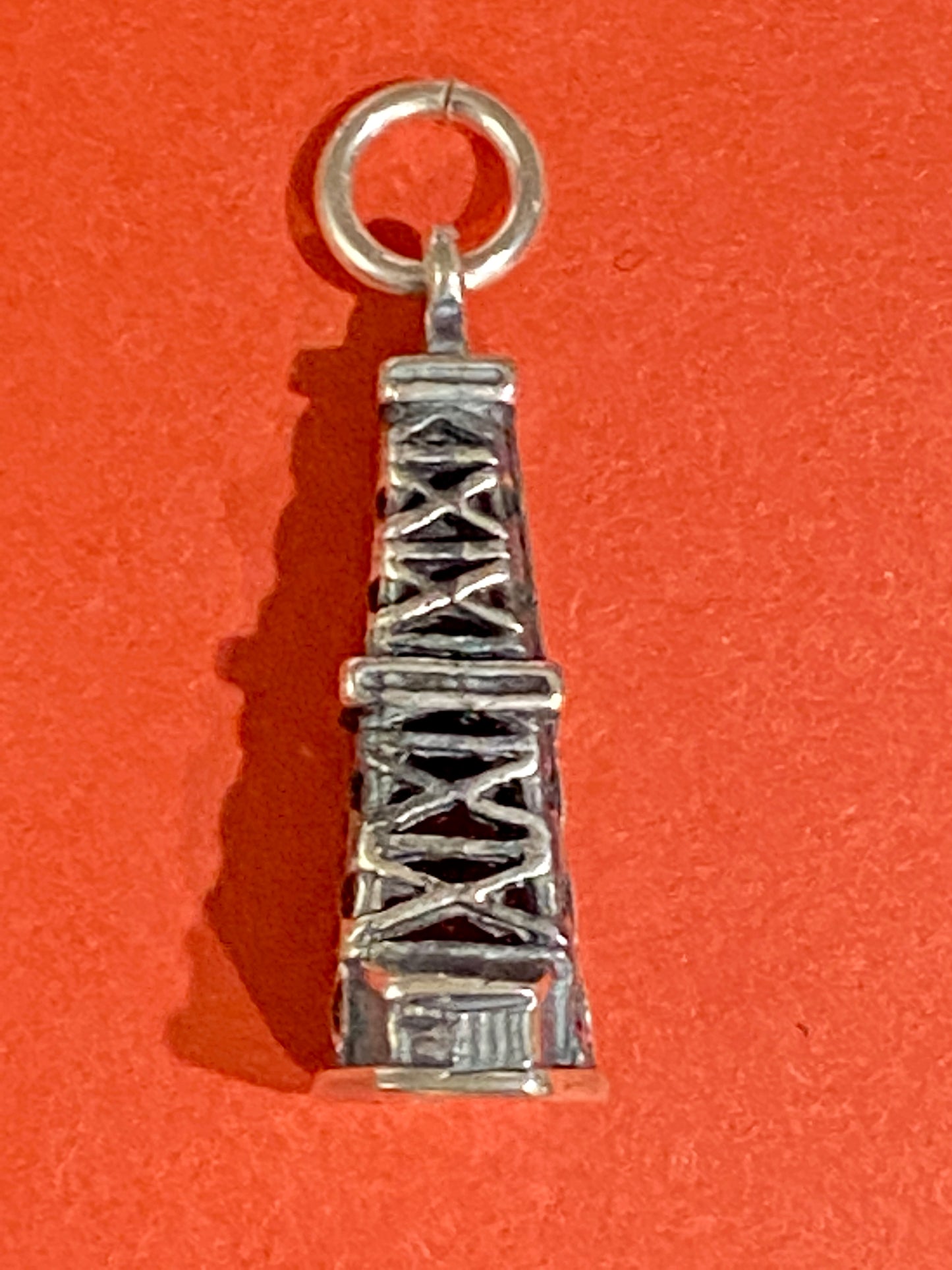 Pre-Owned James Avery Retired Silver Oil Derrick Charm