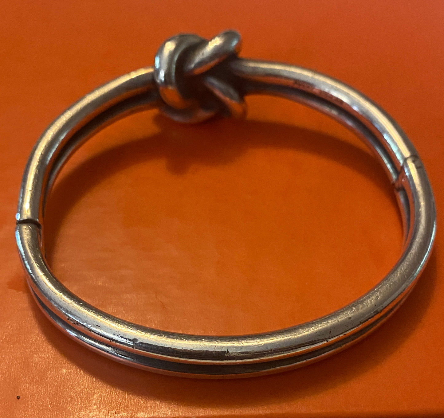 Pre-Owned James Avery Retired Bold Silver Lovers Knot Bangle Clasp Bracelet M