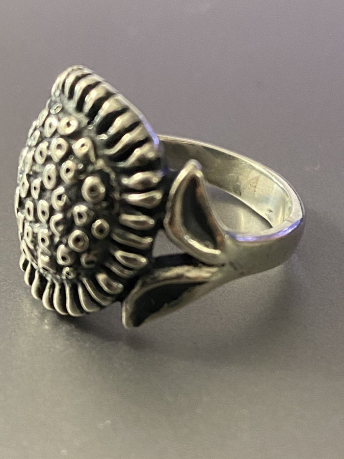 Pre-Owned James Avery Retired Silver Sunflower Size 8