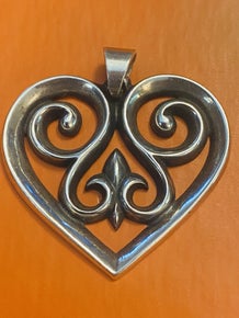 Pre-Owned James Avery Retired Silver French Heart Pendant